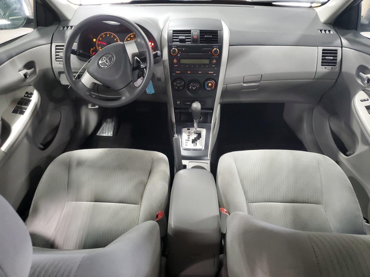 2010 TOYOTA COROLLA LE photo 15