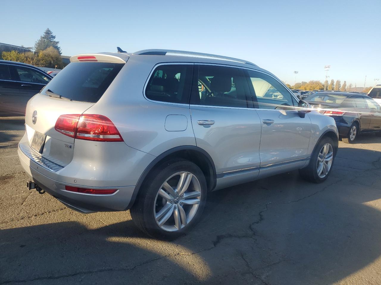 2013 VOLKSWAGEN TOUAREG V6 TDI photo 3