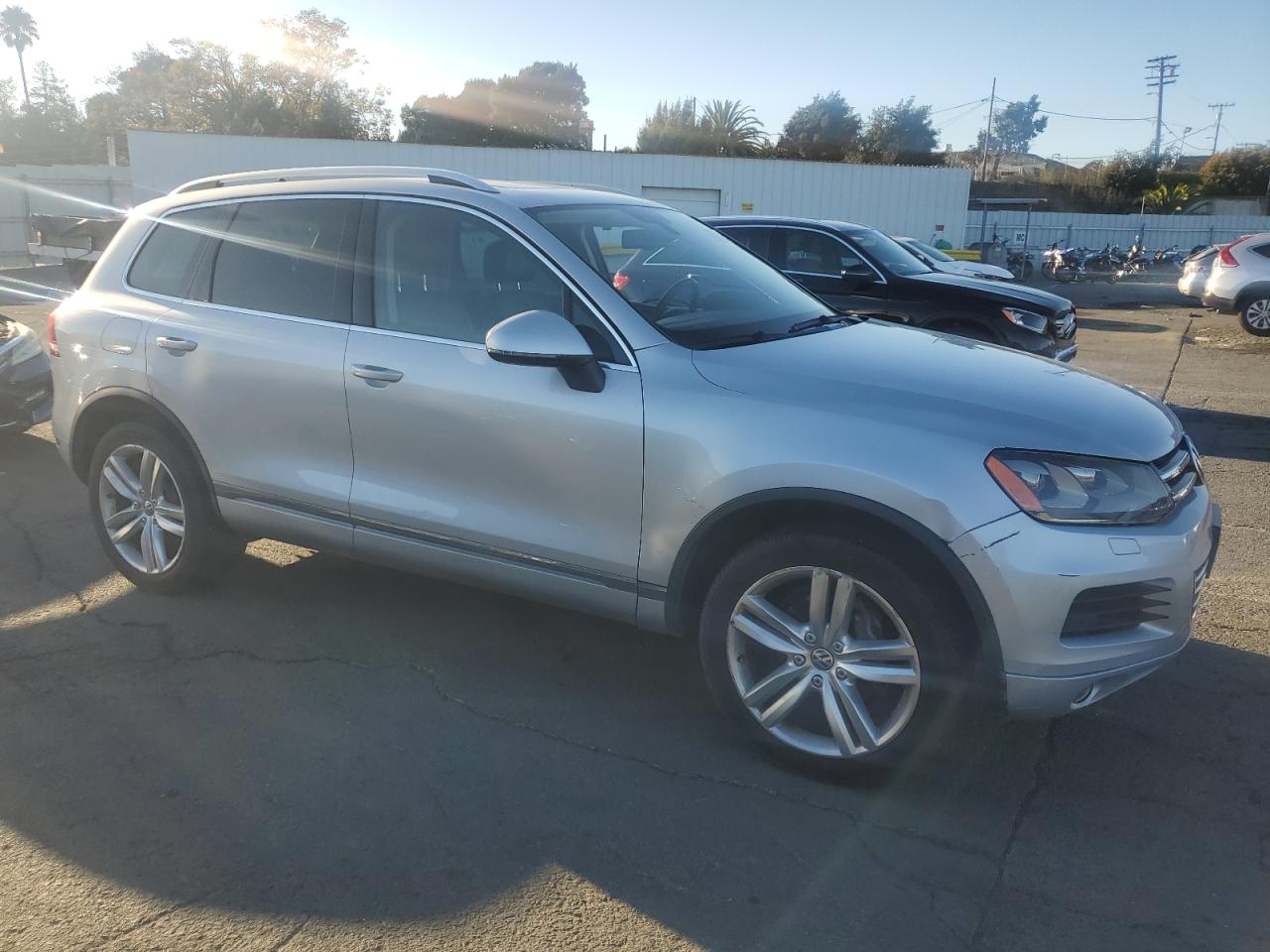 2013 VOLKSWAGEN TOUAREG V6 TDI photo 4