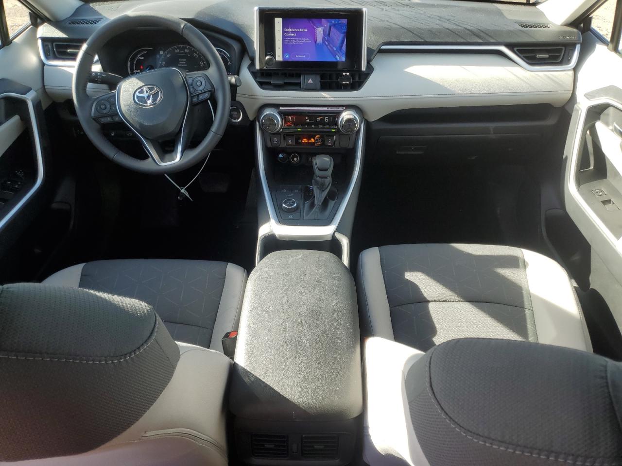 2024 TOYOTA RAV4 XLE photo 8