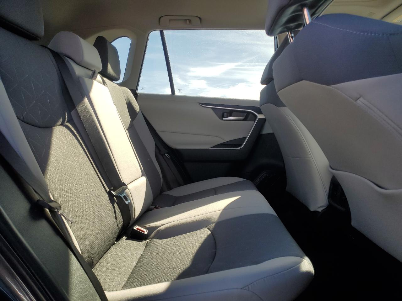 2024 TOYOTA RAV4 XLE photo 11