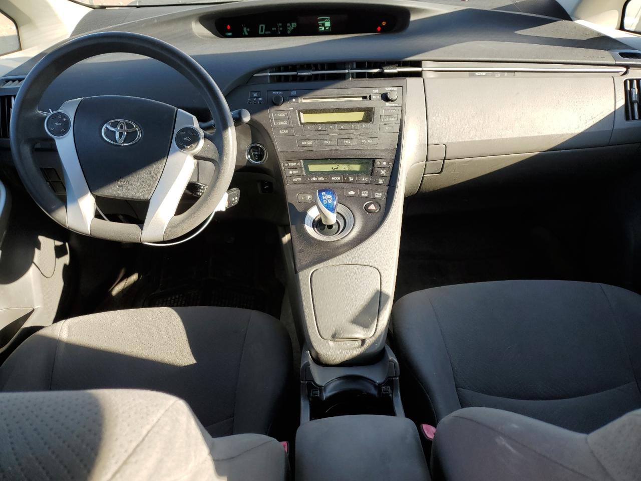 2010 TOYOTA PRIUS photo 15