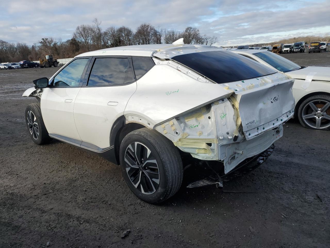 2022 KIA EV6 WIND photo 4