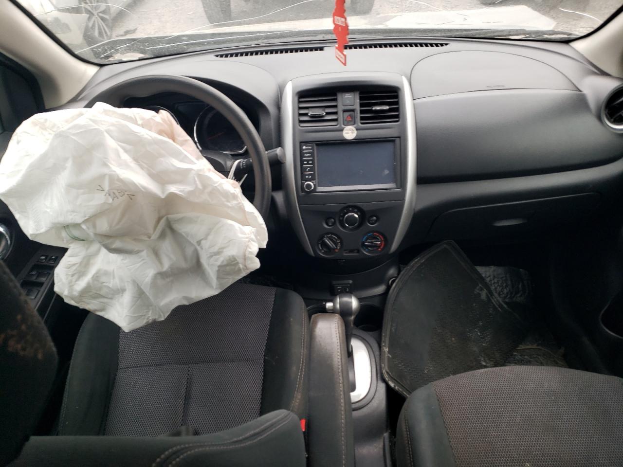 2019 NISSAN VERSA S photo 8
