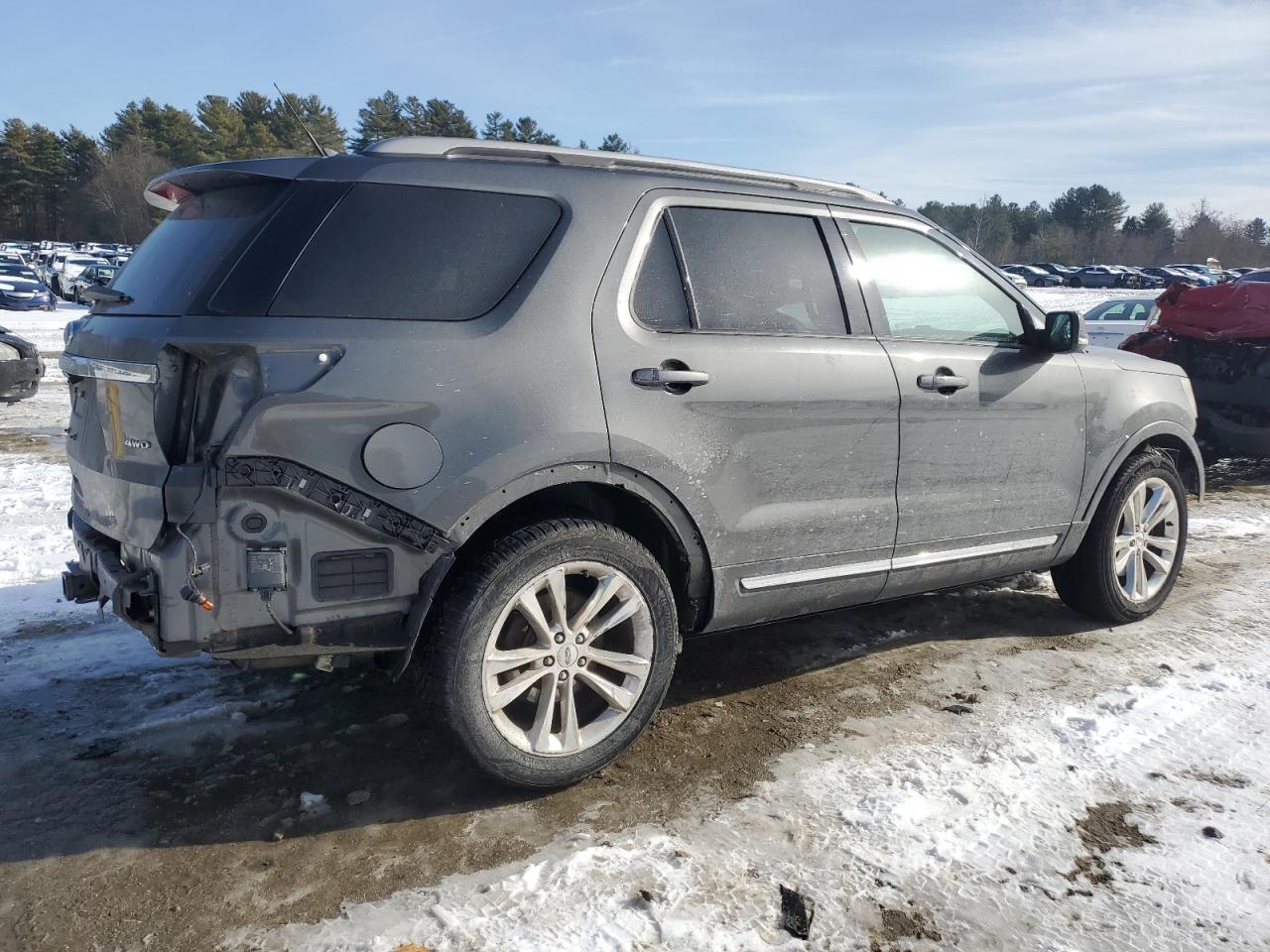 2018 FORD EXPLORER XLT photo 3