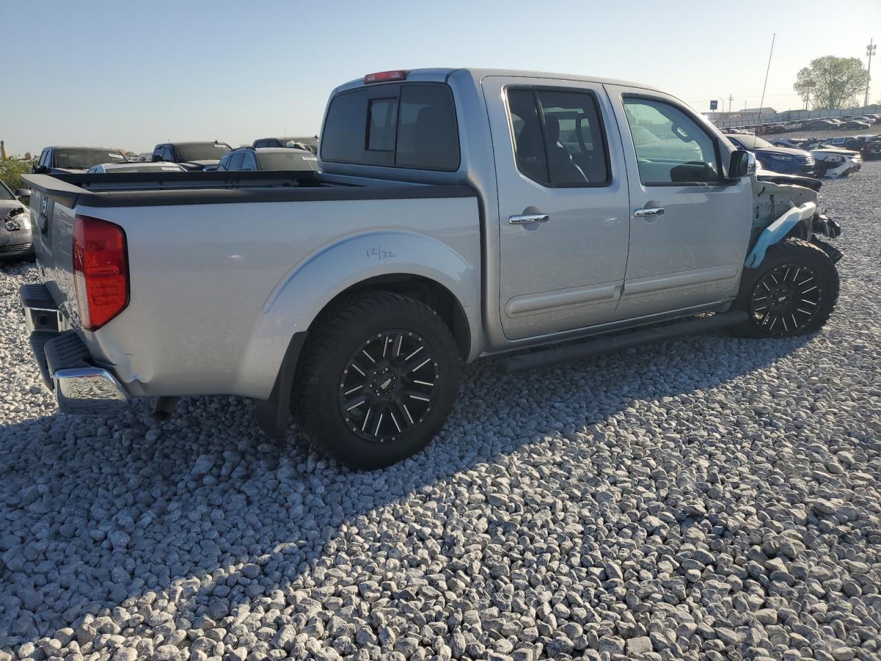 2019 NISSAN FRONTIER S photo 5