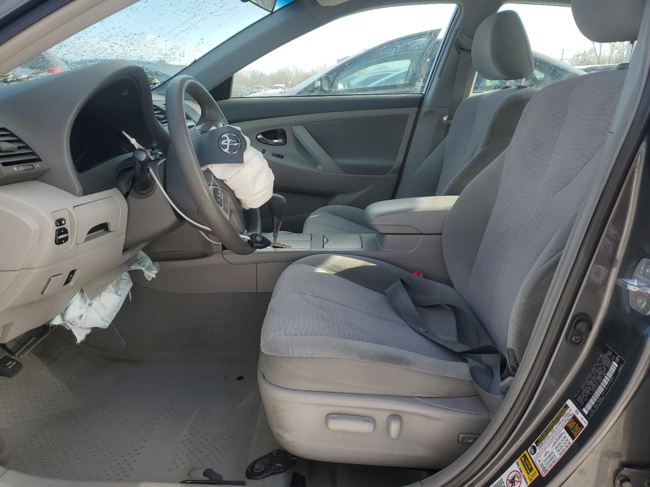 2010 TOYOTA CAMRY LE photo 7