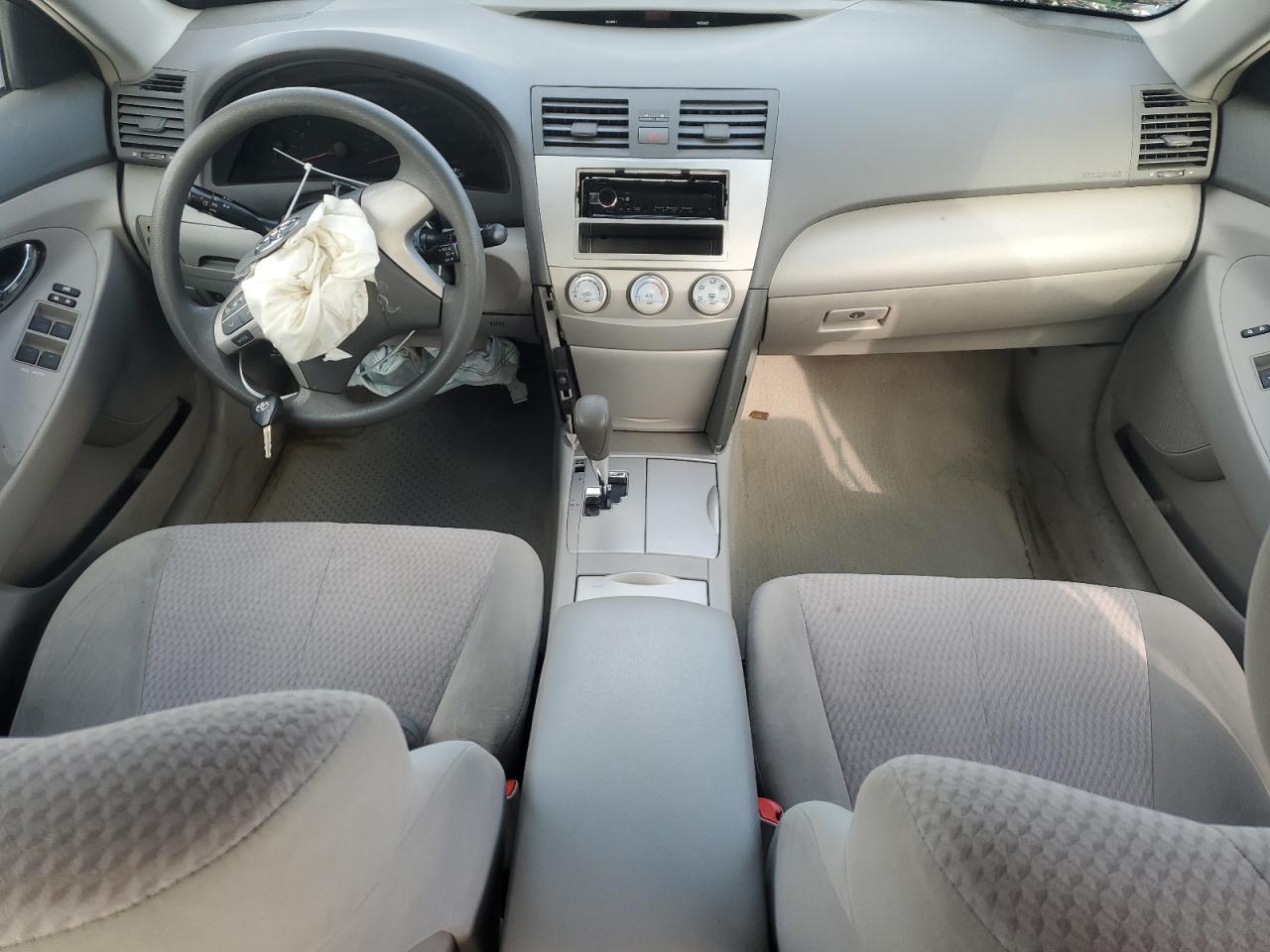 2010 TOYOTA CAMRY LE photo 8