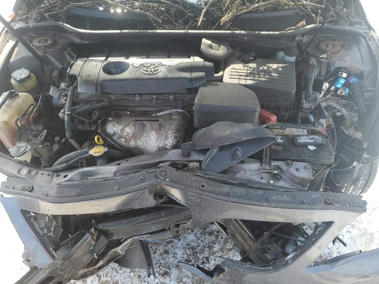 2010 TOYOTA CAMRY LE photo 11