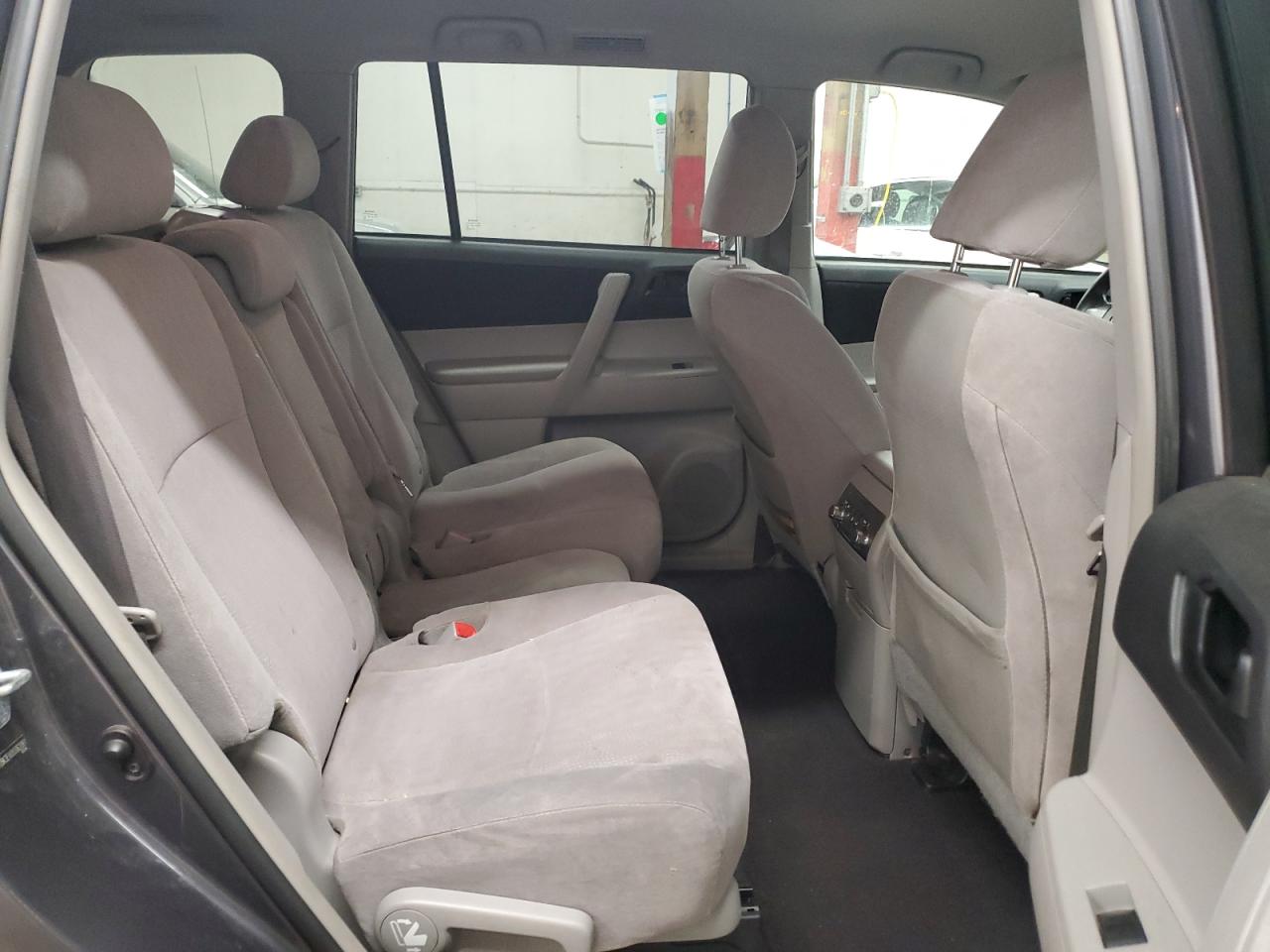 2011 TOYOTA HIGHLANDER BASE photo 11