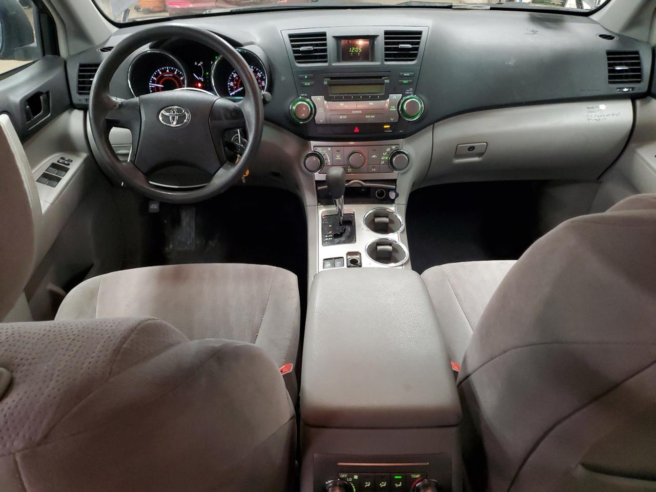 2011 TOYOTA HIGHLANDER BASE photo 8