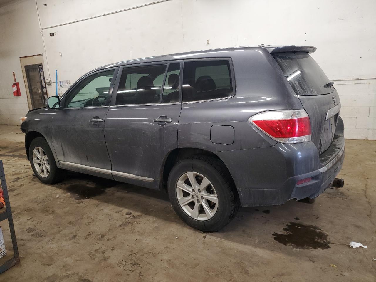 2011 TOYOTA HIGHLANDER BASE photo 2