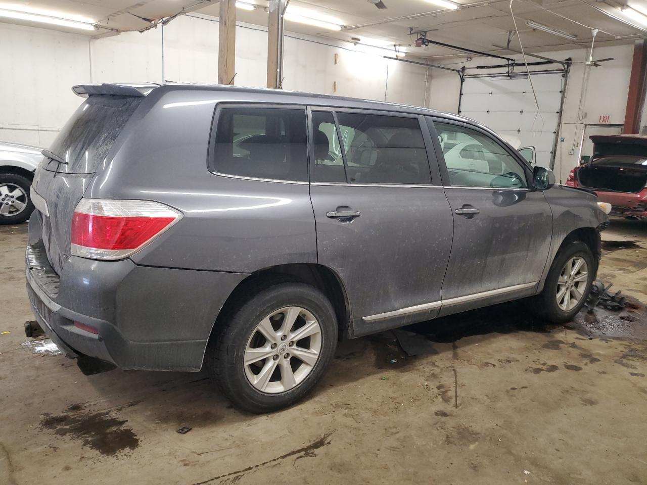2011 TOYOTA HIGHLANDER BASE photo 3