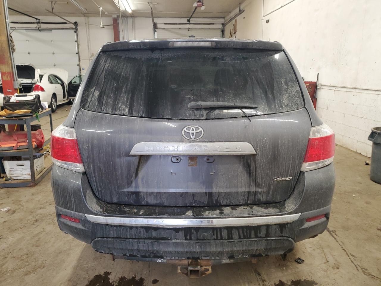 2011 TOYOTA HIGHLANDER BASE photo 6