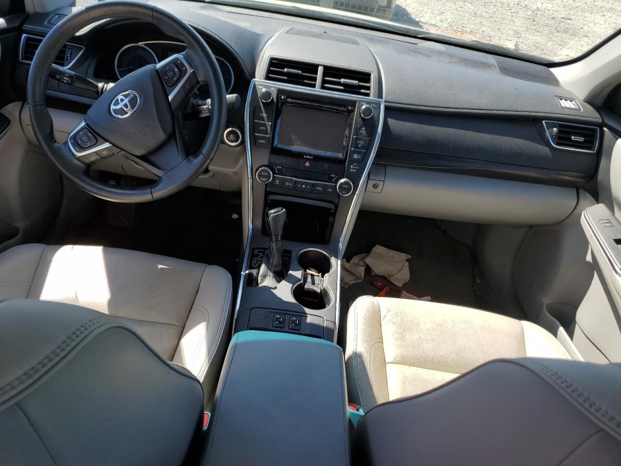 2016 TOYOTA CAMRY LE photo 15