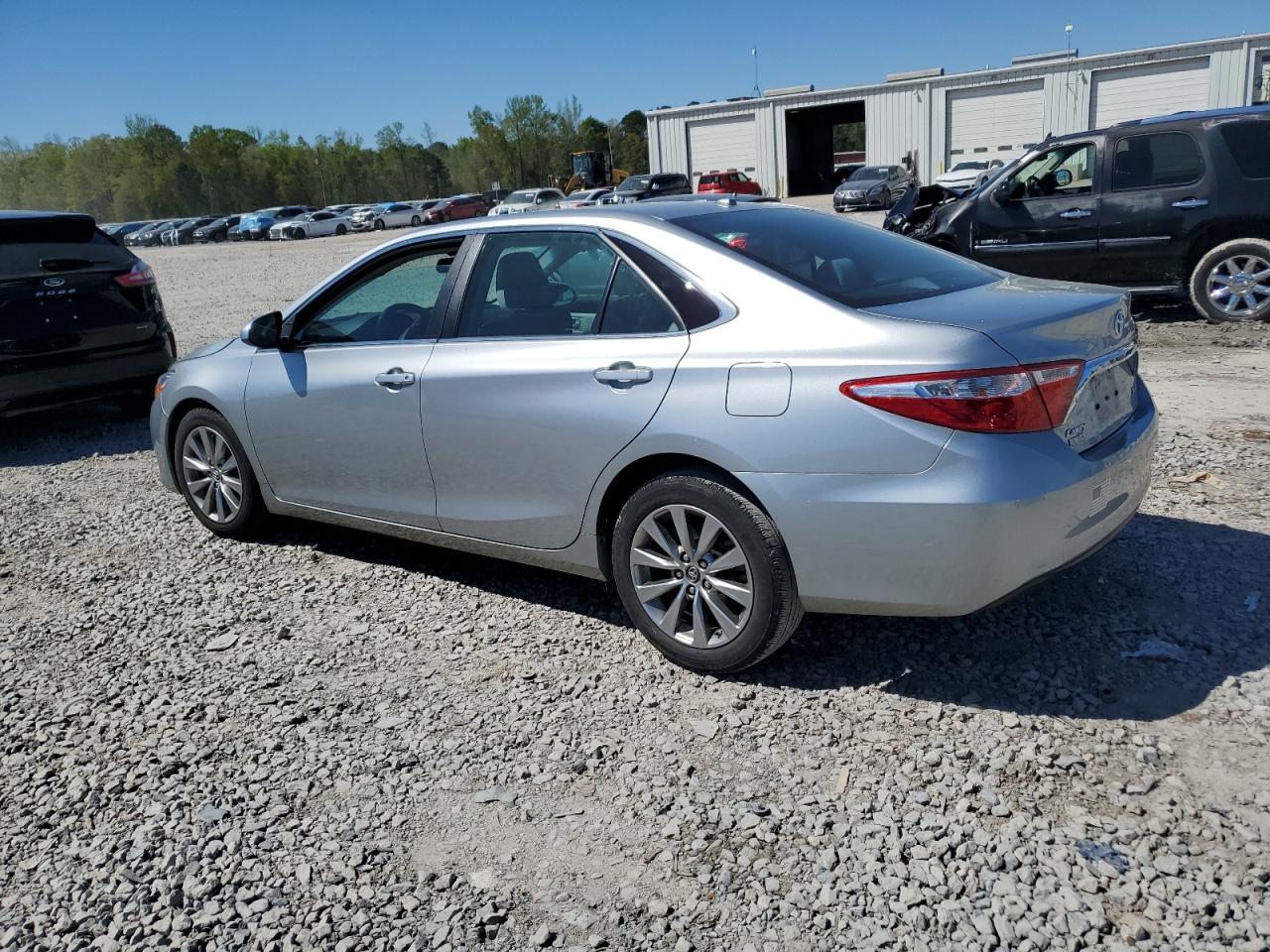 2016 TOYOTA CAMRY LE photo 3
