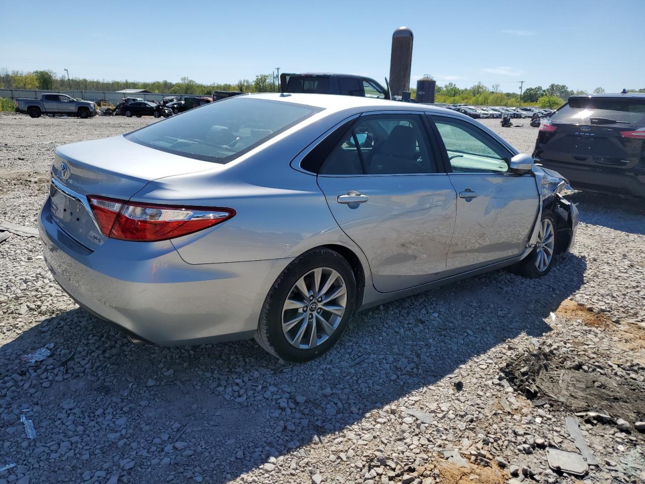 2016 TOYOTA CAMRY LE photo 5