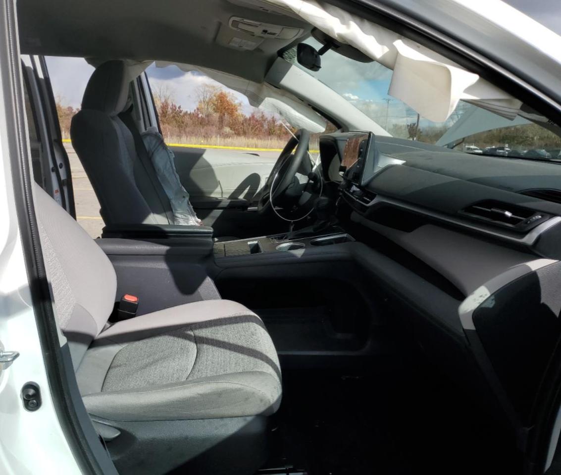 2022 TOYOTA SIENNA LE photo 19