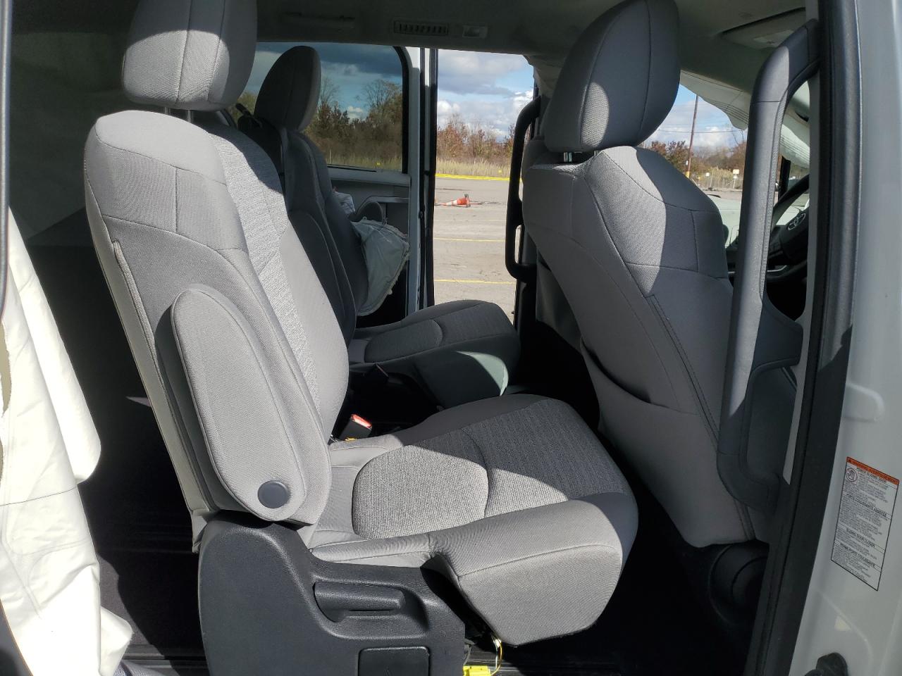 2022 TOYOTA SIENNA LE photo 31