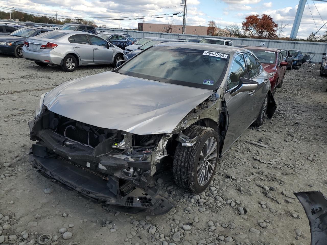 2019 LEXUS ES