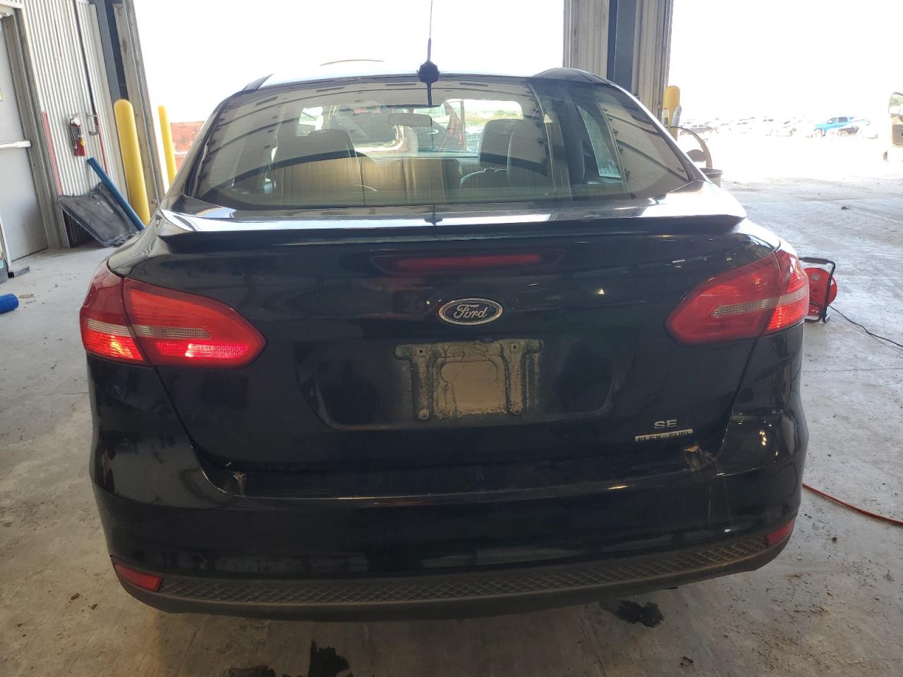 2015 FORD FOCUS SE photo 6