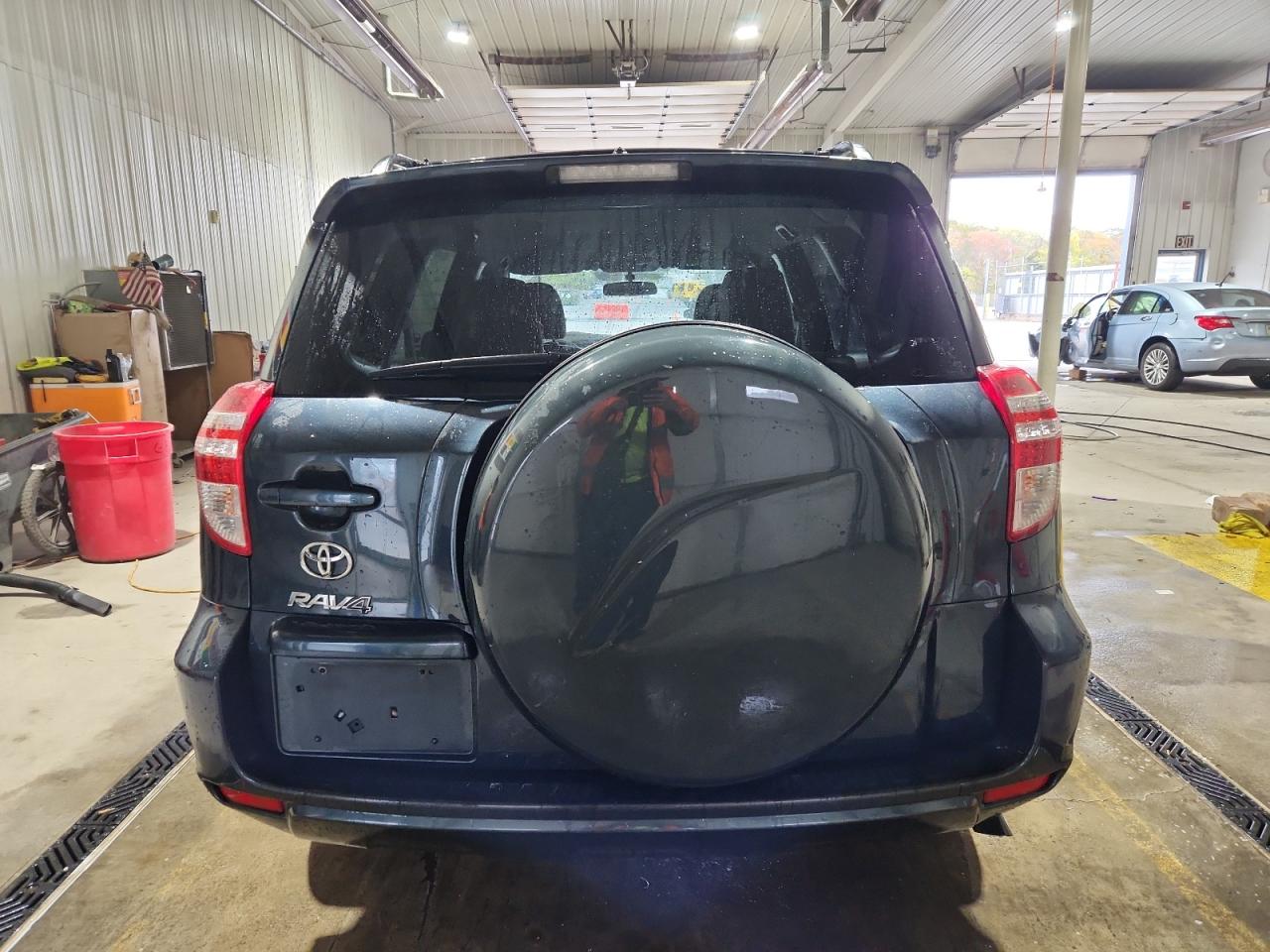 2011 TOYOTA RAV4 BASE photo 11