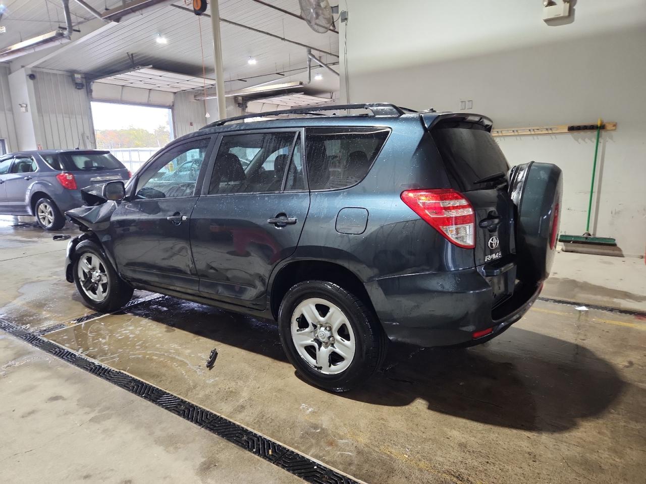 2011 TOYOTA RAV4 BASE photo 3