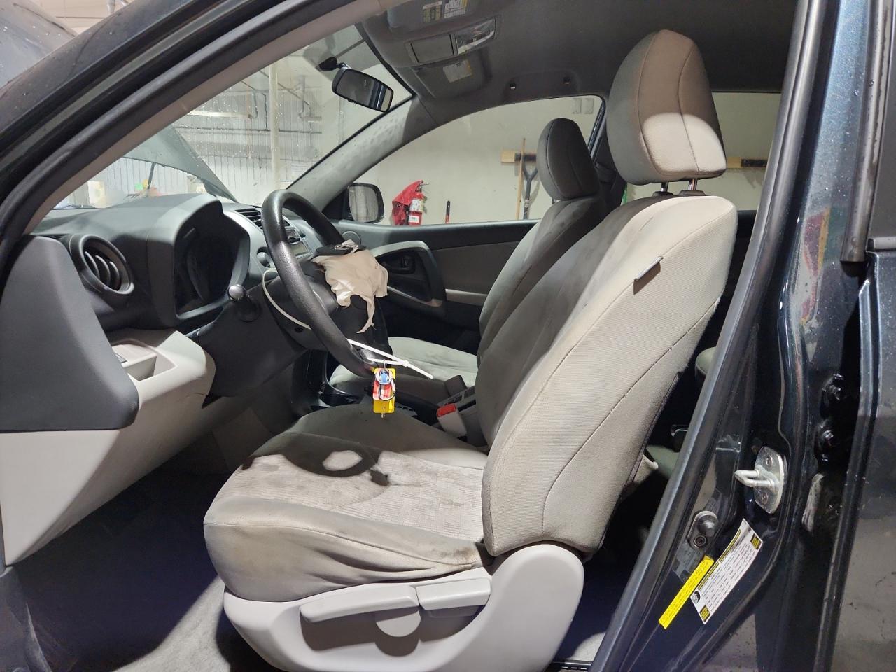 2011 TOYOTA RAV4 BASE photo 13