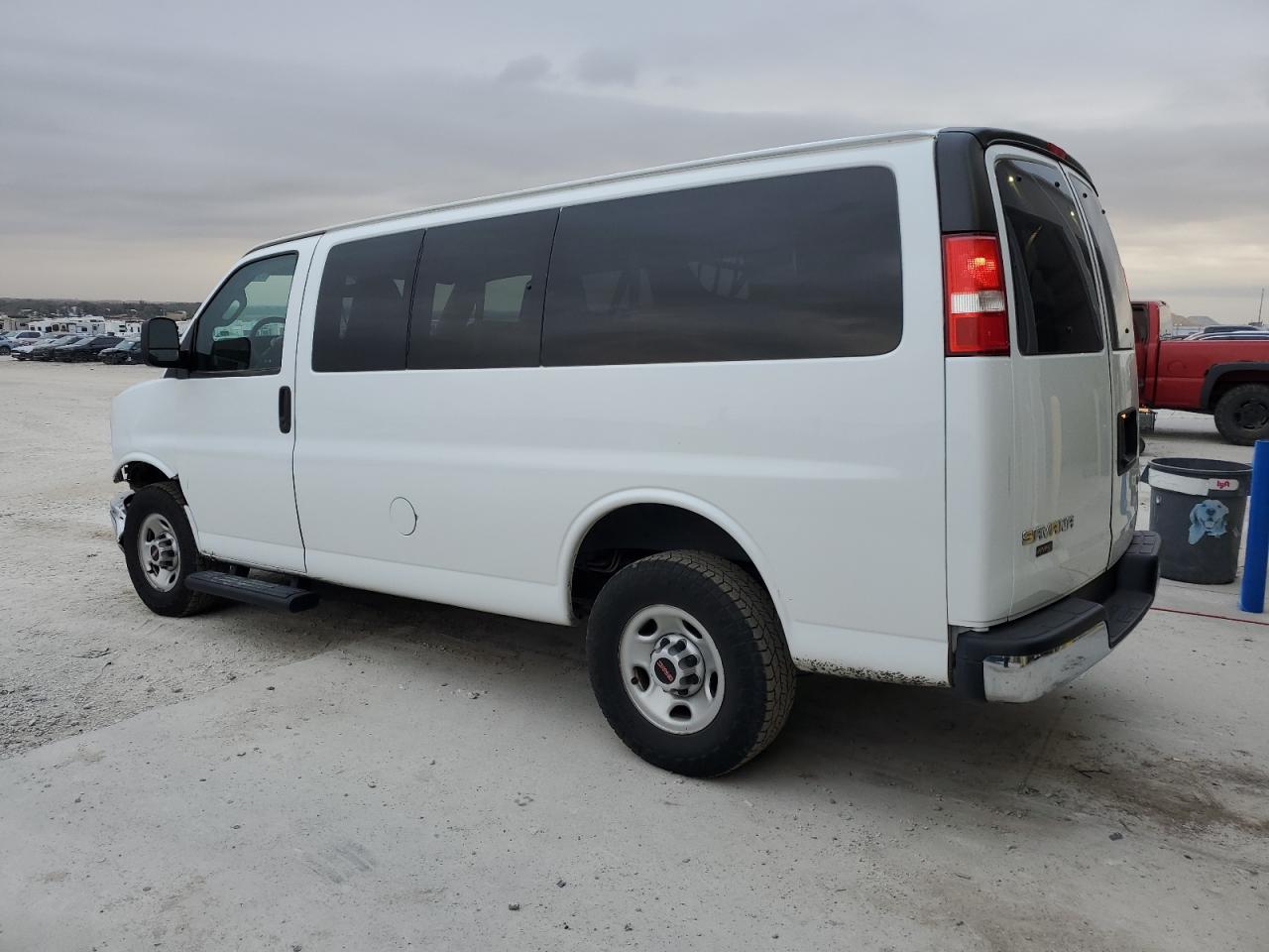 2023 GMC SAVANA G2500 LS photo 4