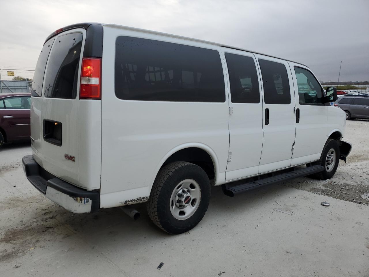2023 GMC SAVANA G2500 LS photo 7