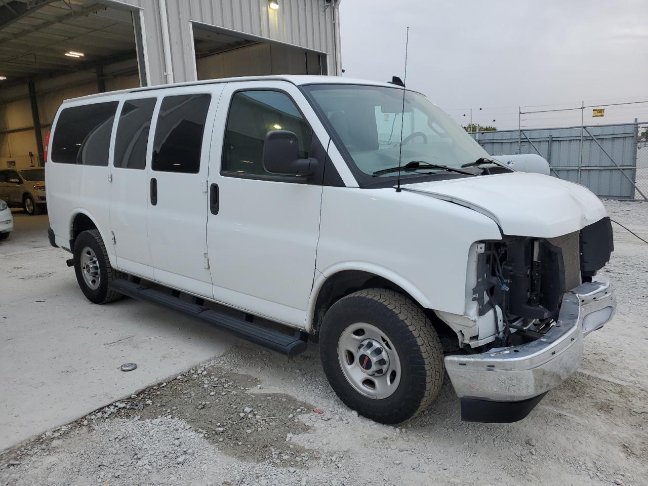2023 GMC SAVANA G2500 LS photo 10