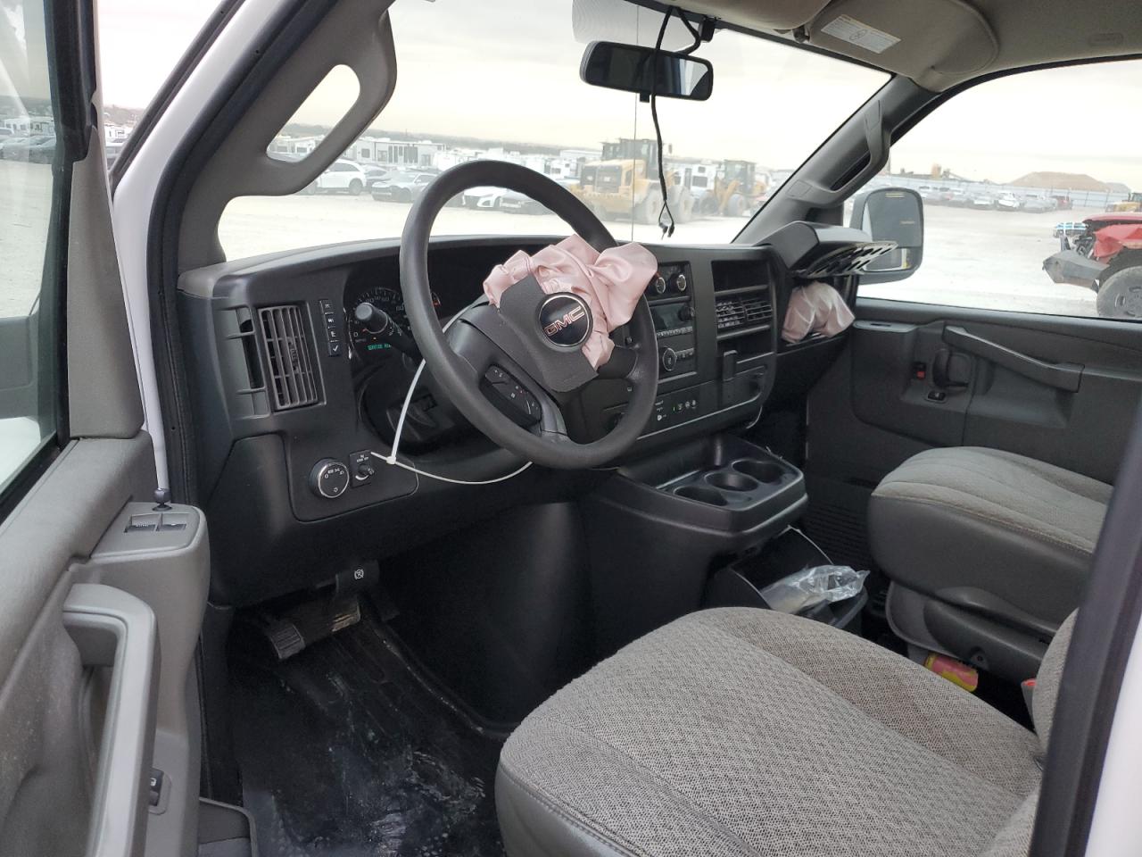2023 GMC SAVANA G2500 LS photo 22