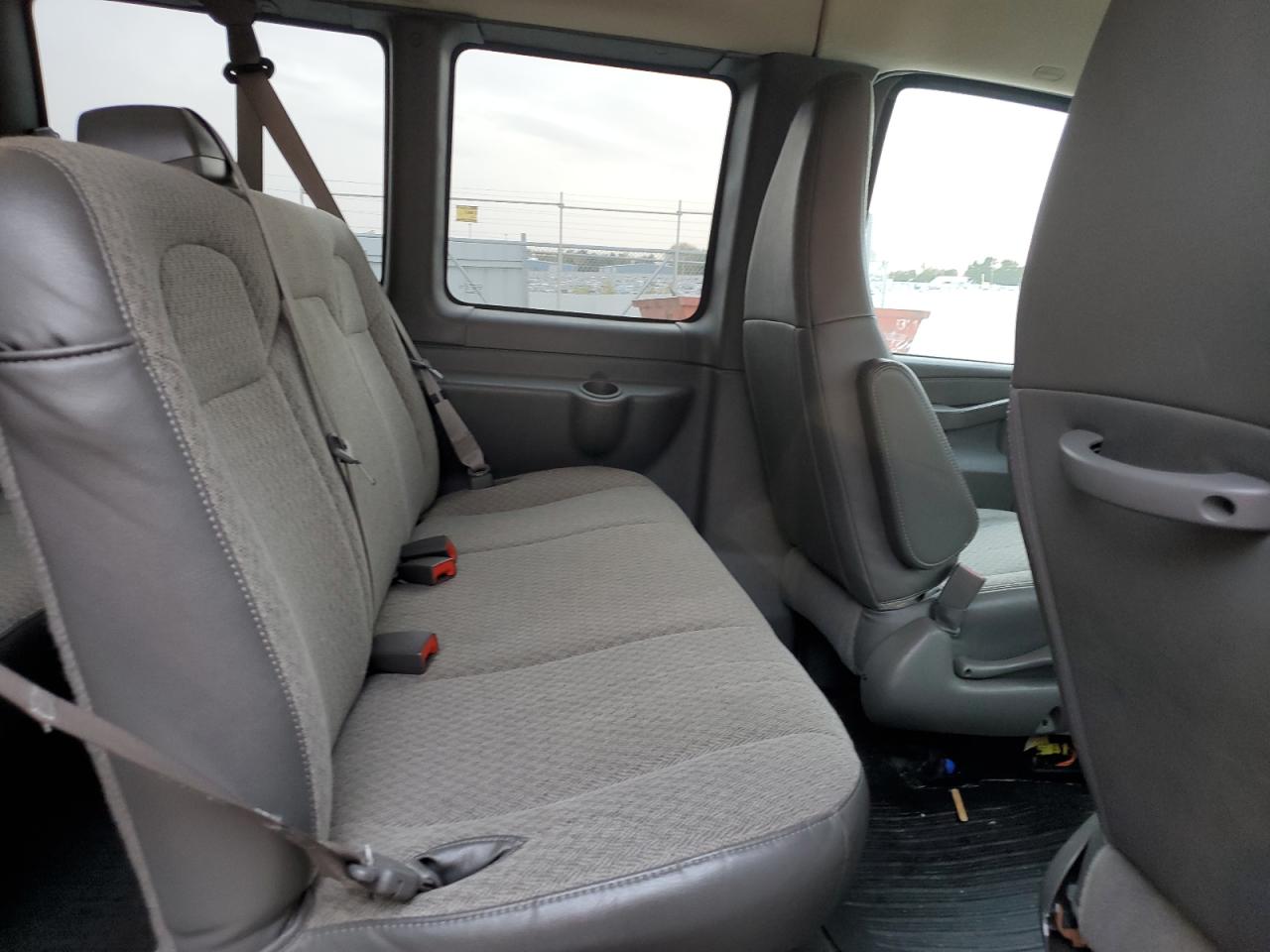 2023 GMC SAVANA G2500 LS photo 28