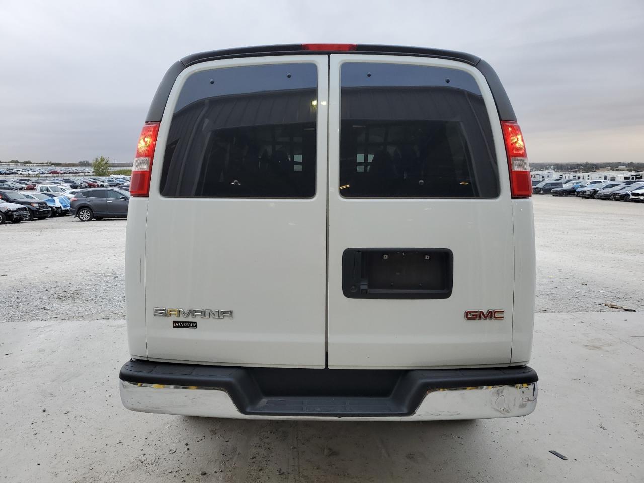 2023 GMC SAVANA G2500 LS photo 16