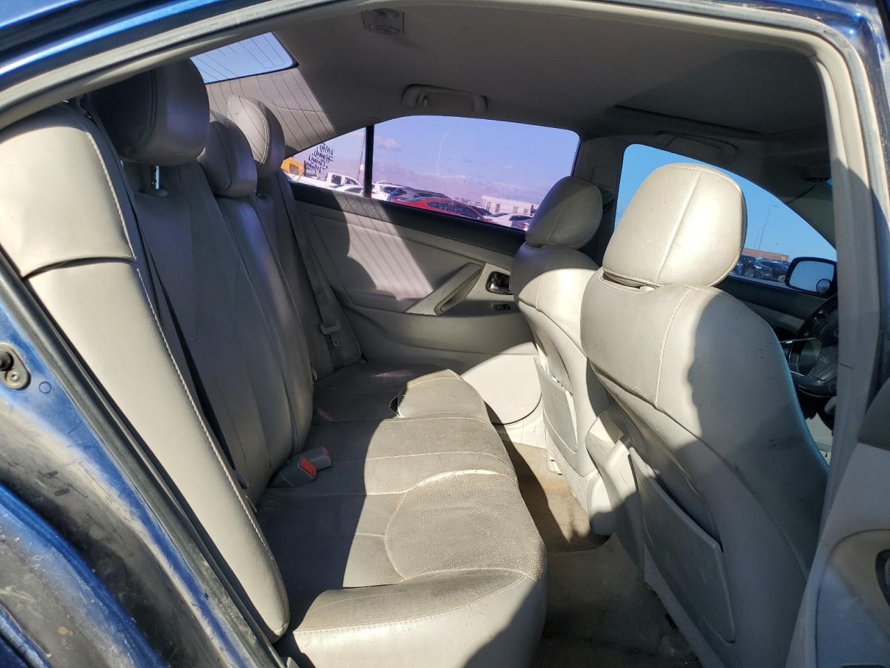 2011 TOYOTA CAMRY photo 28