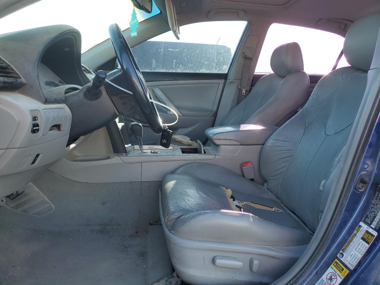 2011 TOYOTA CAMRY photo 19