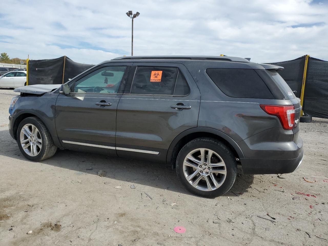 2017 FORD EXPLORER XLT photo 2