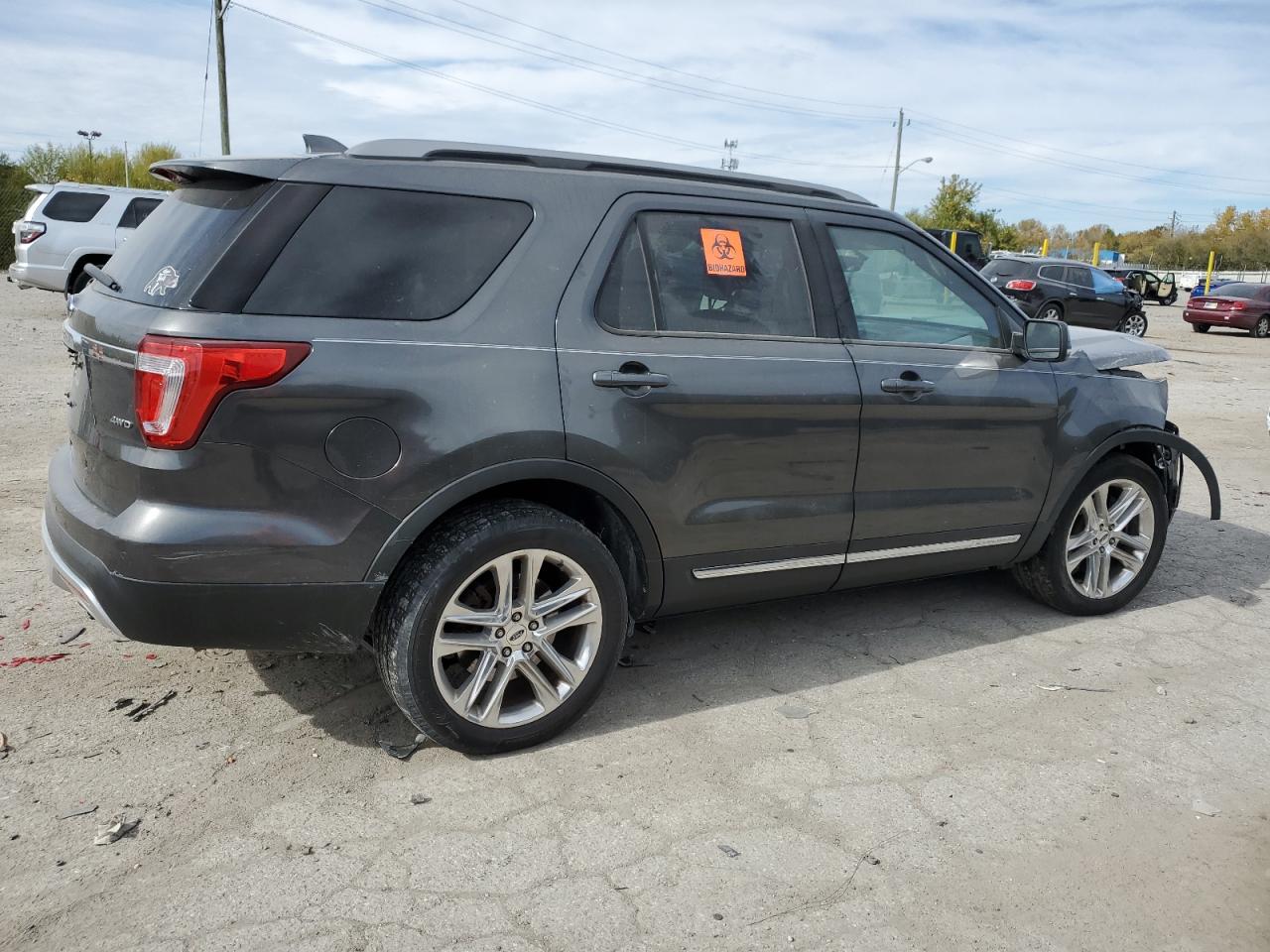 2017 FORD EXPLORER XLT photo 3