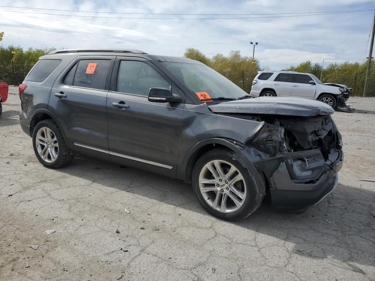 2017 FORD EXPLORER XLT photo 4