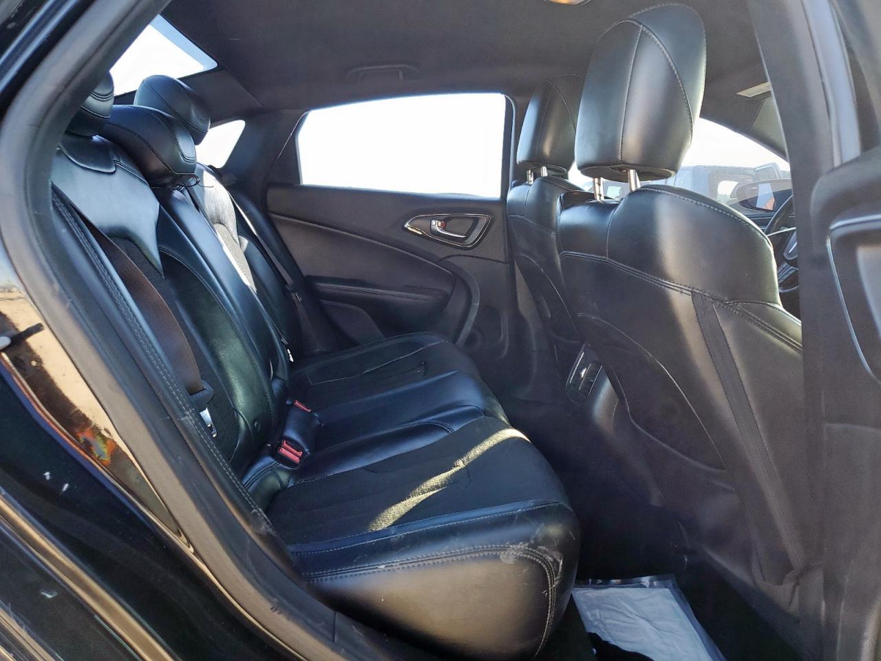 2015 CHRYSLER 200 S photo 19