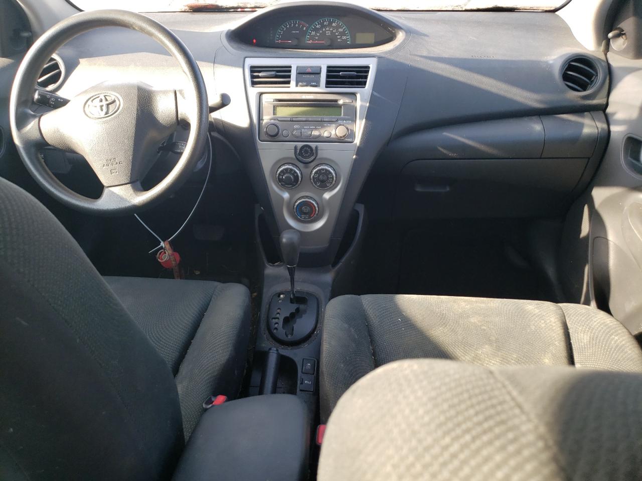 2012 TOYOTA YARIS photo 8