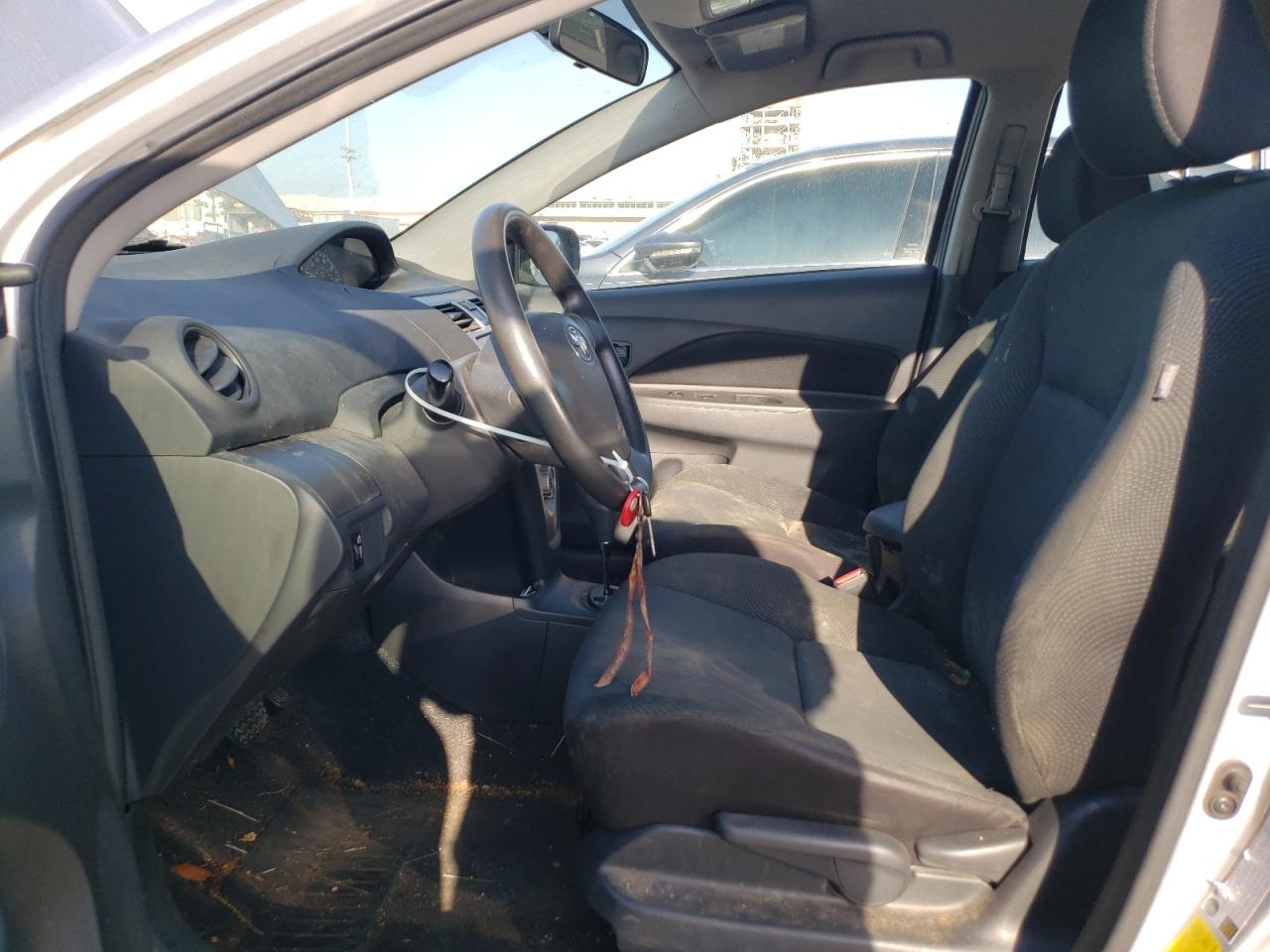 2012 TOYOTA YARIS photo 7
