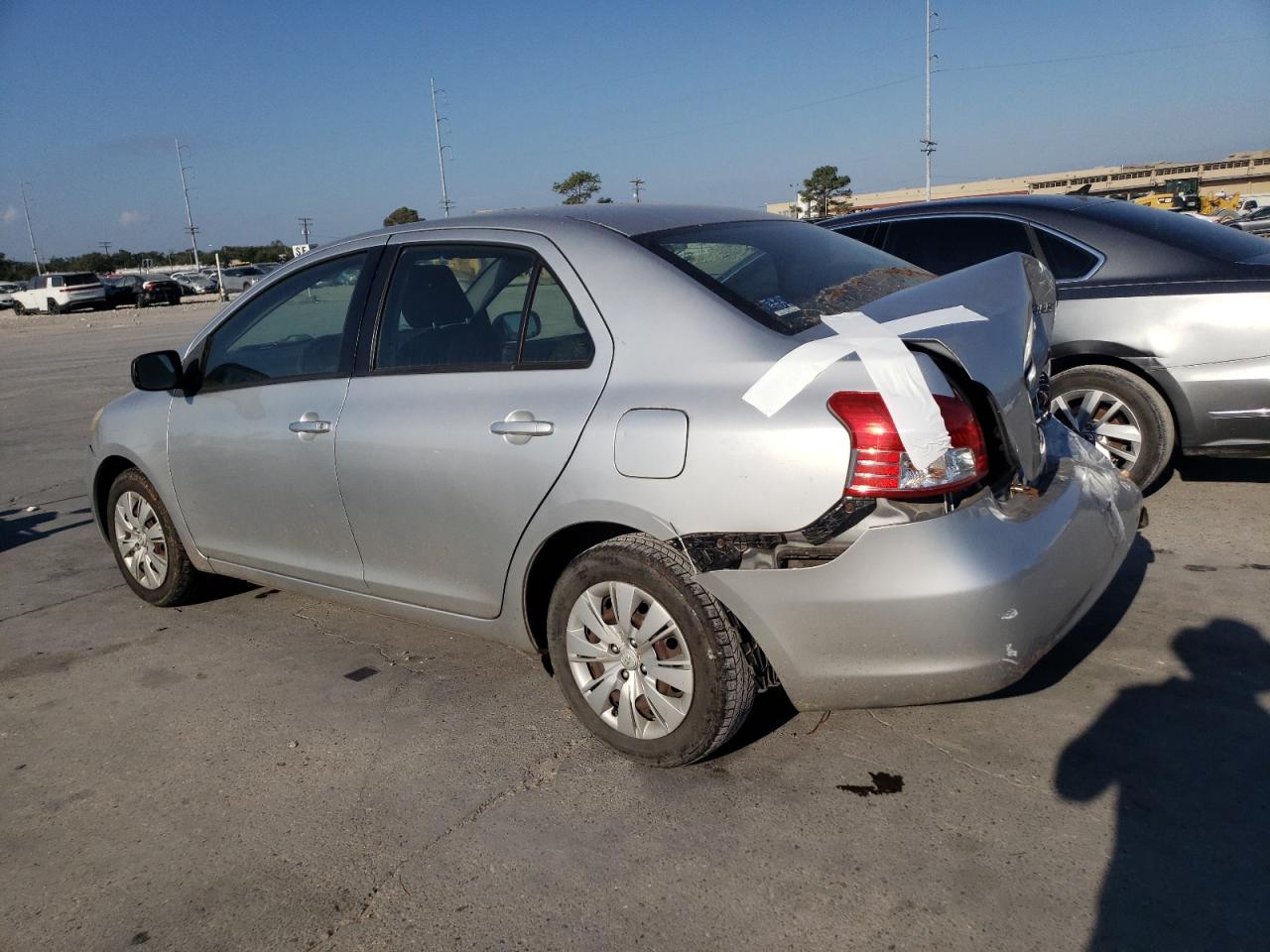 2012 TOYOTA YARIS photo 2