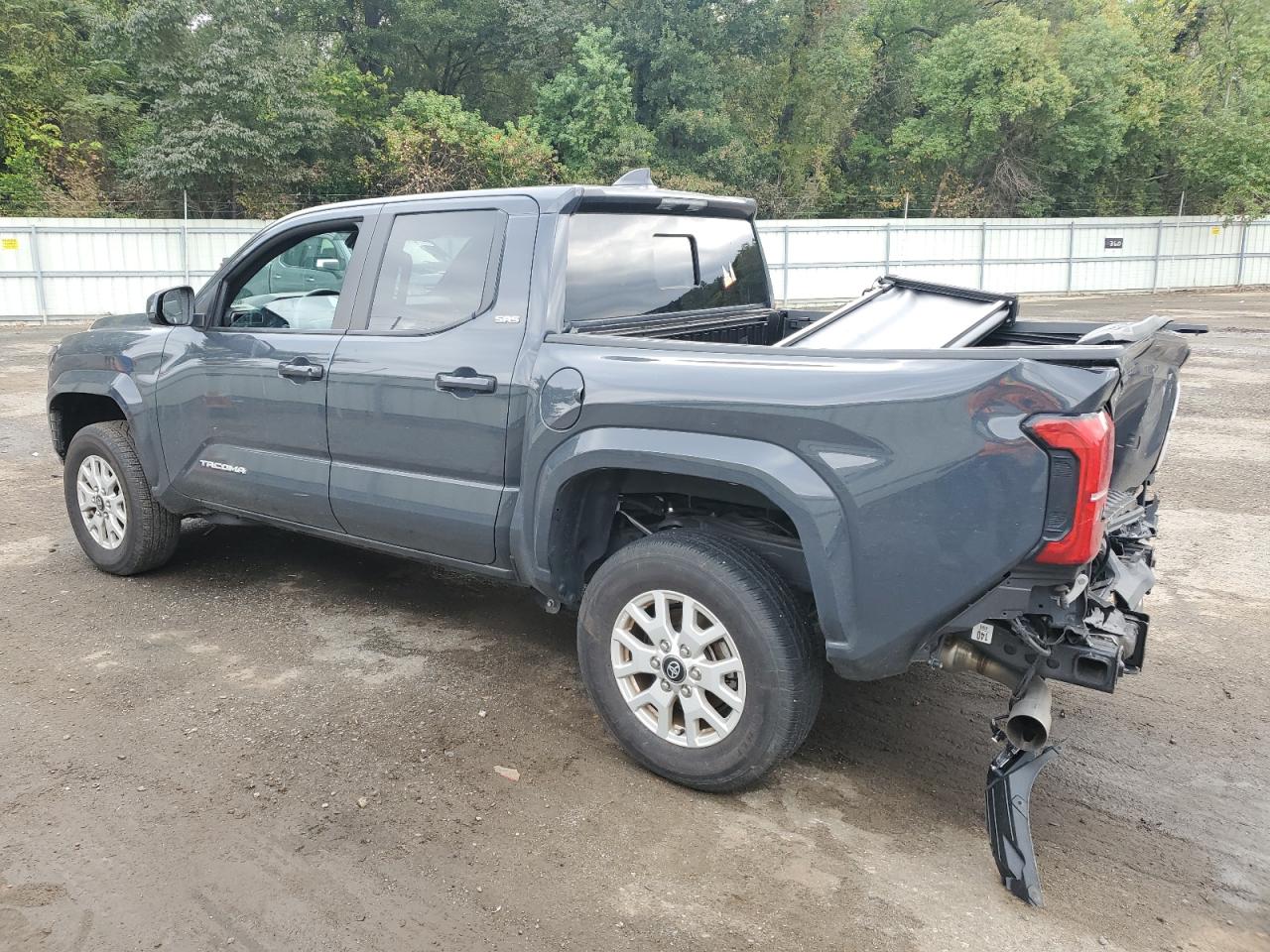 2024 TOYOTA TACOMA DOUBLE CAB photo 3