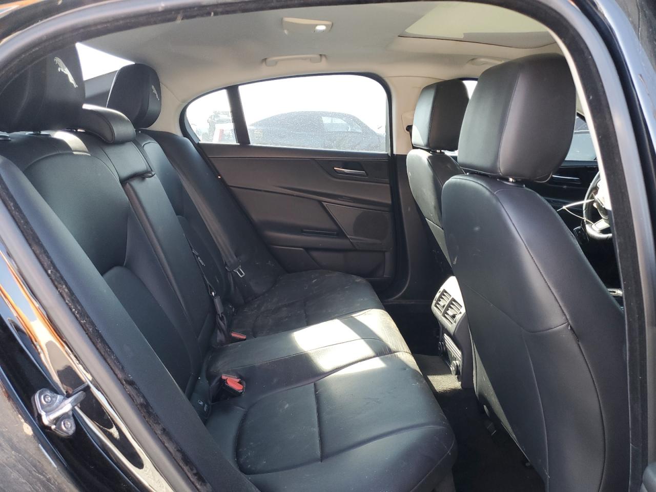 2017 JAGUAR XE photo 19