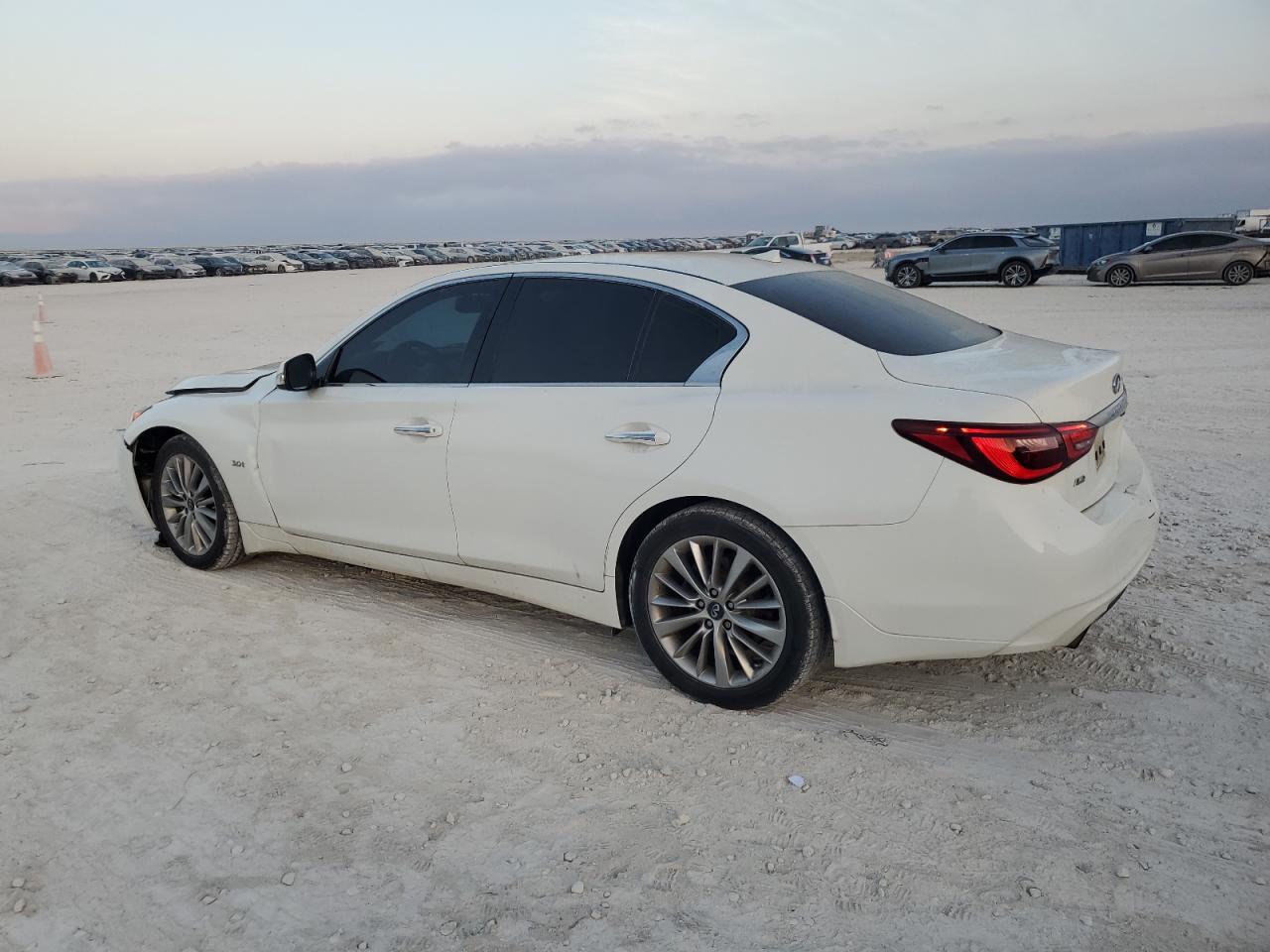 2018 INFINITI Q50 LUXE photo 3