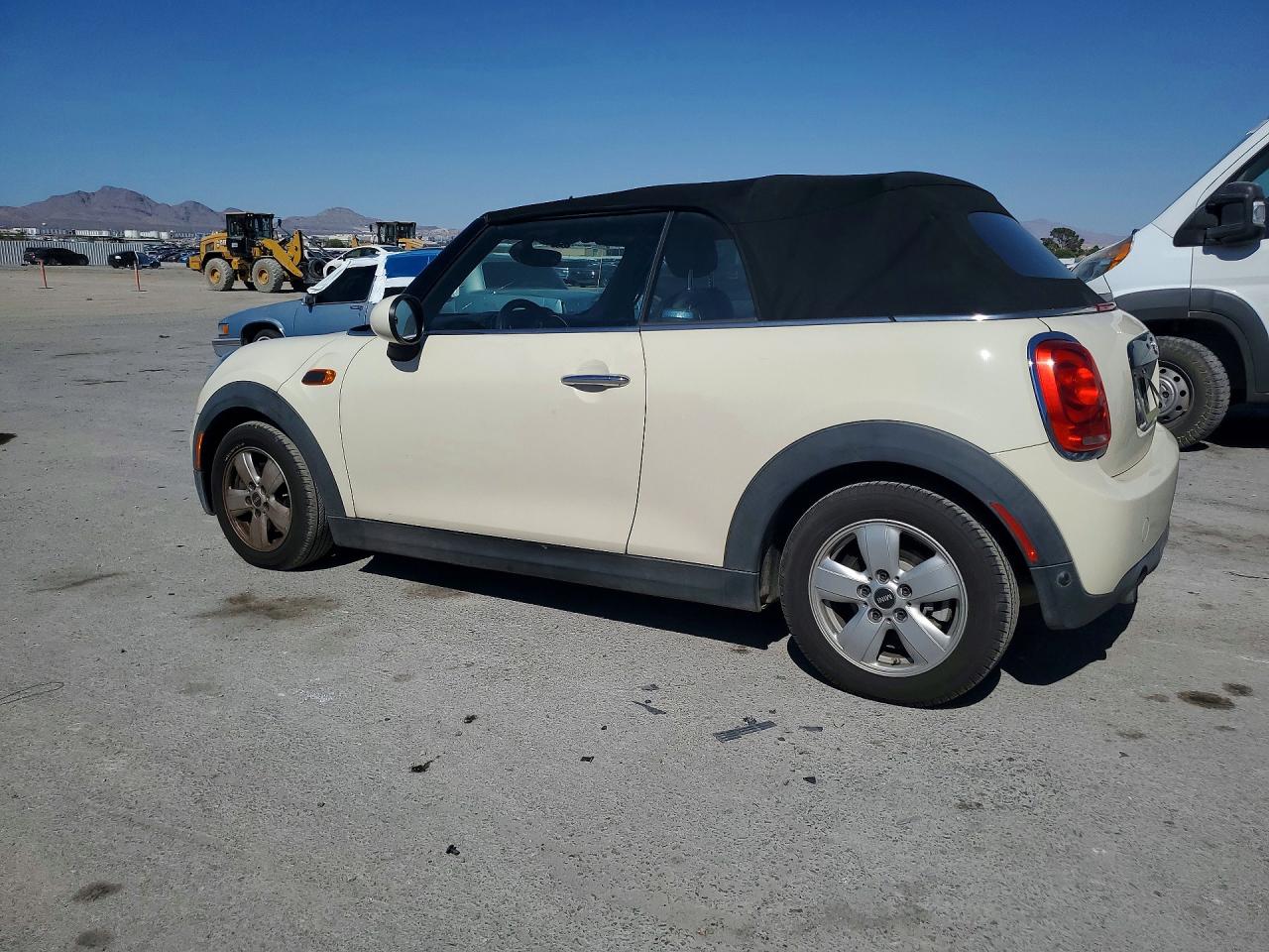 2019 MINI COOPER photo 2