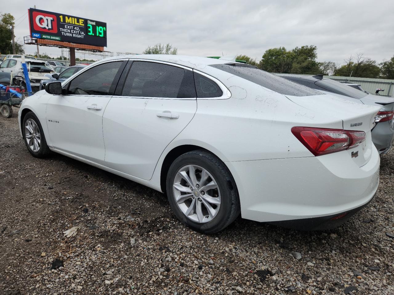 2022 CHEVROLET MALIBU LT photo 2