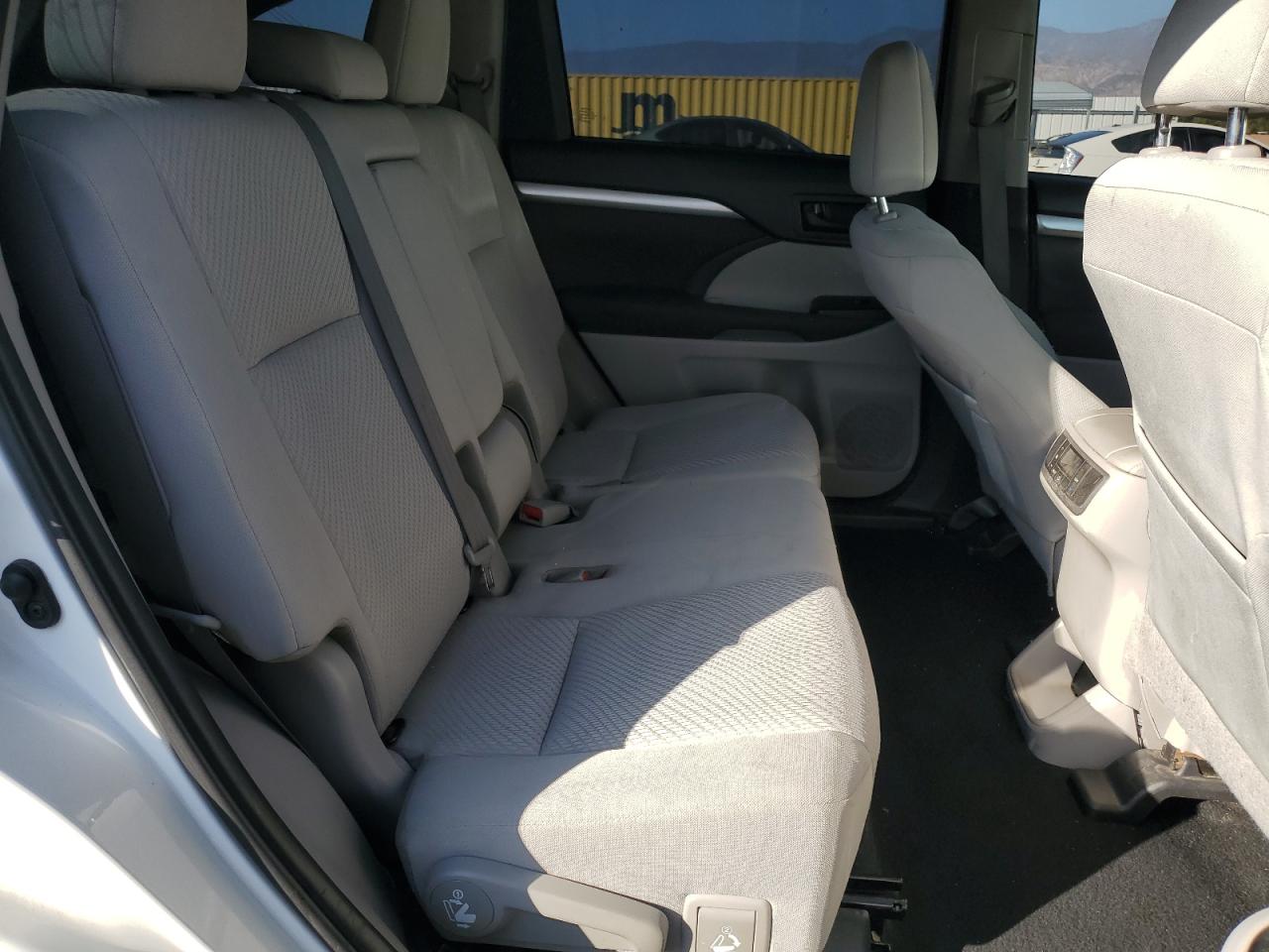 2019 TOYOTA HIGHLANDER LE photo 31