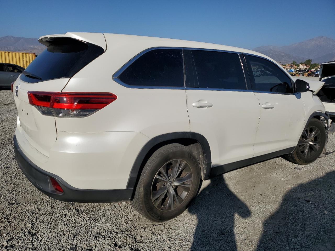 2019 TOYOTA HIGHLANDER LE photo 7